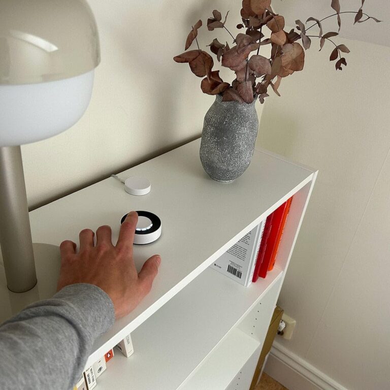 Hub Mini | Smart Home Hub | Controls Matter, Alexa, SmartThings, Philips Hue, Nanoleaf, Govee… Compatible Devices Through Flic Button or Flic Twist